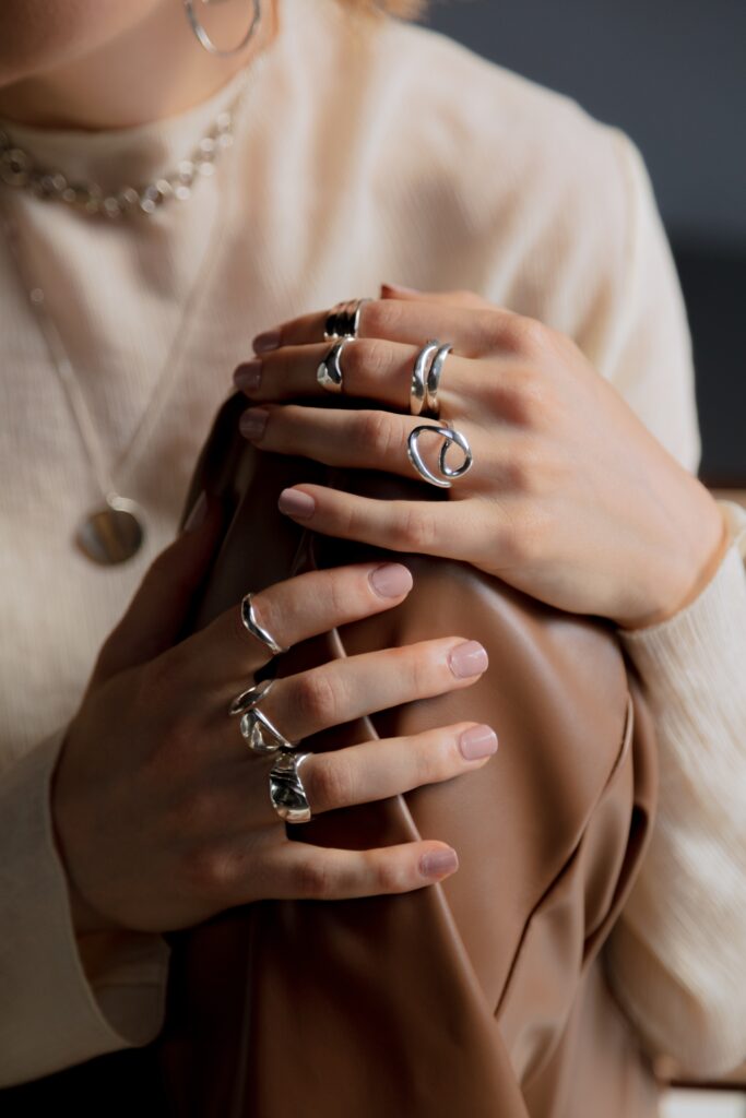 Comment nettoyer des bijoux en argent naturellement ?
